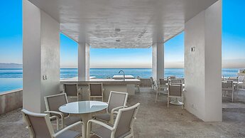 Gorgeous 1BR Condo With Pools Sea Views