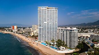 Gorgeous 1BR Condo With Pools Sea Views