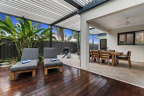 Curlews Nest - Pool BBQ and Beach