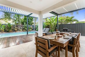 Curlews Nest - Pool BBQ and Beach