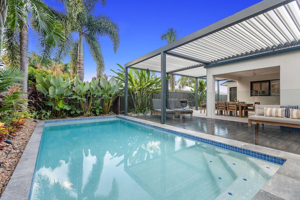 Curlews Nest - Pool BBQ and Beach