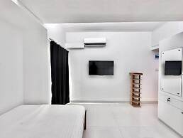 300sqft 5 Studio Gym & Pool Access