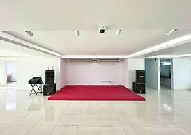 300sqft 5 Studio Gym & Pool Access