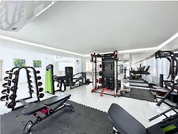 300sqft 5 Studio Gym & Pool Access