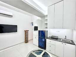 300sqft 5 Studio Gym & Pool Access