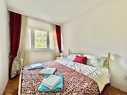 Two Bedroom Apt near Slovenska Beach