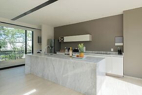 Luxurious Penthouse and Jungle View
