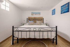 Madre Terra Airport Rooms and Suites