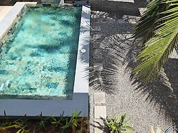 AJ House & Suites