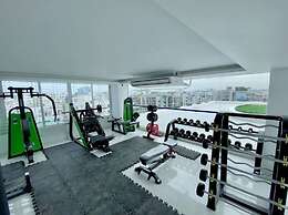 250sqft 4 Economy Stay Pool & Gym