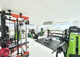 250sqft 4 Economy Stay Pool & Gym