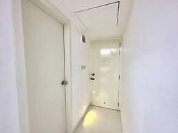 250sqft 4 Economy Stay Pool & Gym