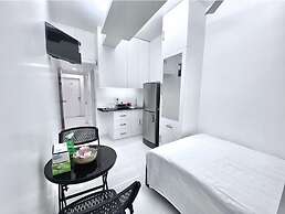 250sqft 4 Economy Stay Pool & Gym