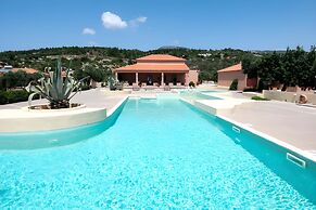 Sunny Studio Nestled Near a Refreshing Shared Pool