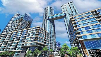 Skyline Waterfront Retreat