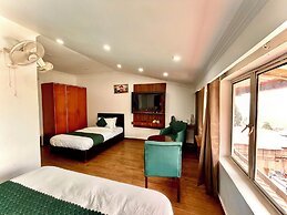 Hotel Roshie Mall Road Mussoorie