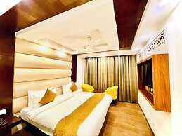 Hotel Roshie Mall Road Mussoorie