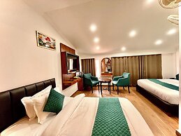 Hotel Roshie Mall Road Mussoorie