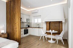 Casa Milonopoulos by Konnect, Studio & Main House