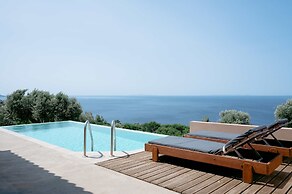 Mantilada Villa With Private Pool by the Sea