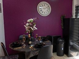 2-bed - Sleeps 4 - Pet Friendly & Free Parking