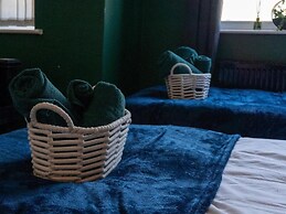 2-bed - Sleeps 4 - Pet Friendly & Free Parking