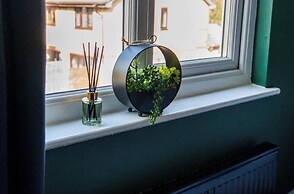 2-bed - Sleeps 4 - Pet Friendly & Free Parking