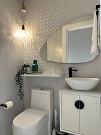 Shalom Residences By YellowKey