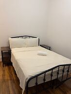 2 Bed Flat - Sleeps 4 - Parking - Wifi