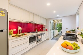 3BR Retro Escape ICC & Darling Harbour