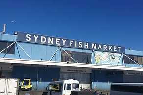 3BR Retro Escape ICC & Darling Harbour