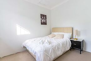 3BR Retro Escape ICC & Darling Harbour