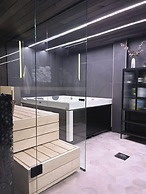 Suite with Sauna & Jacuzzi in Kamppi