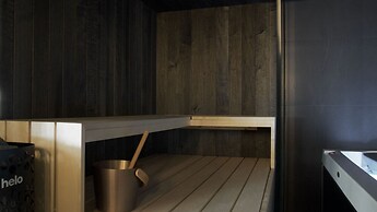 Suite with Sauna & Jacuzzi in Kamppi