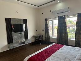 Geetatri Luxury Homestay