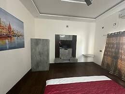 Geetatri Luxury Homestay