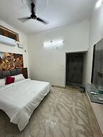 Geetatri Luxury Homestay