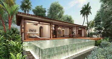 Overthemoon Luxury Pool Villas