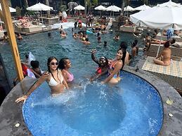Club Robinhood Hotel