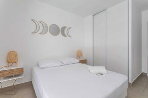 2 Bedroom Apartment With Balcony 10th arr