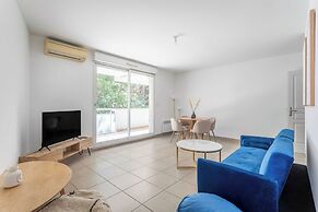 2 Bedroom Apartment With Balcony 10th arr