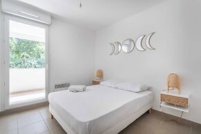 2 Bedroom Apartment With Balcony 10th arr