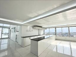 330sqft 3 Modern Stay with Sauna Pool