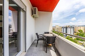 Beachside Modern Apartment 1 BR With Balcony