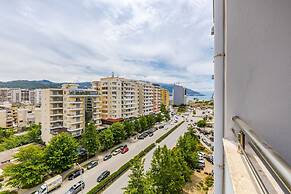 Beachside Modern Apartment 1 BR With Balcony