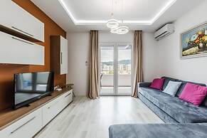 Beachside Modern Apartment 1 BR With Balcony