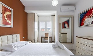 Beachside Modern Apartment 1 BR With Balcony