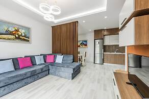 Beachside Modern Apartment 1 BR With Balcony
