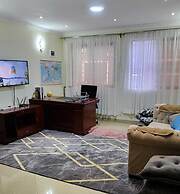 Lux Suites Vacanza Homes Nakuru