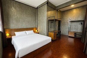 Lanna Loft Hostel